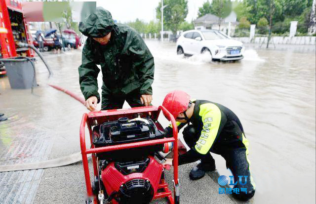 水泵變頻器在抗洪排澇中作貢獻(xiàn).jpg